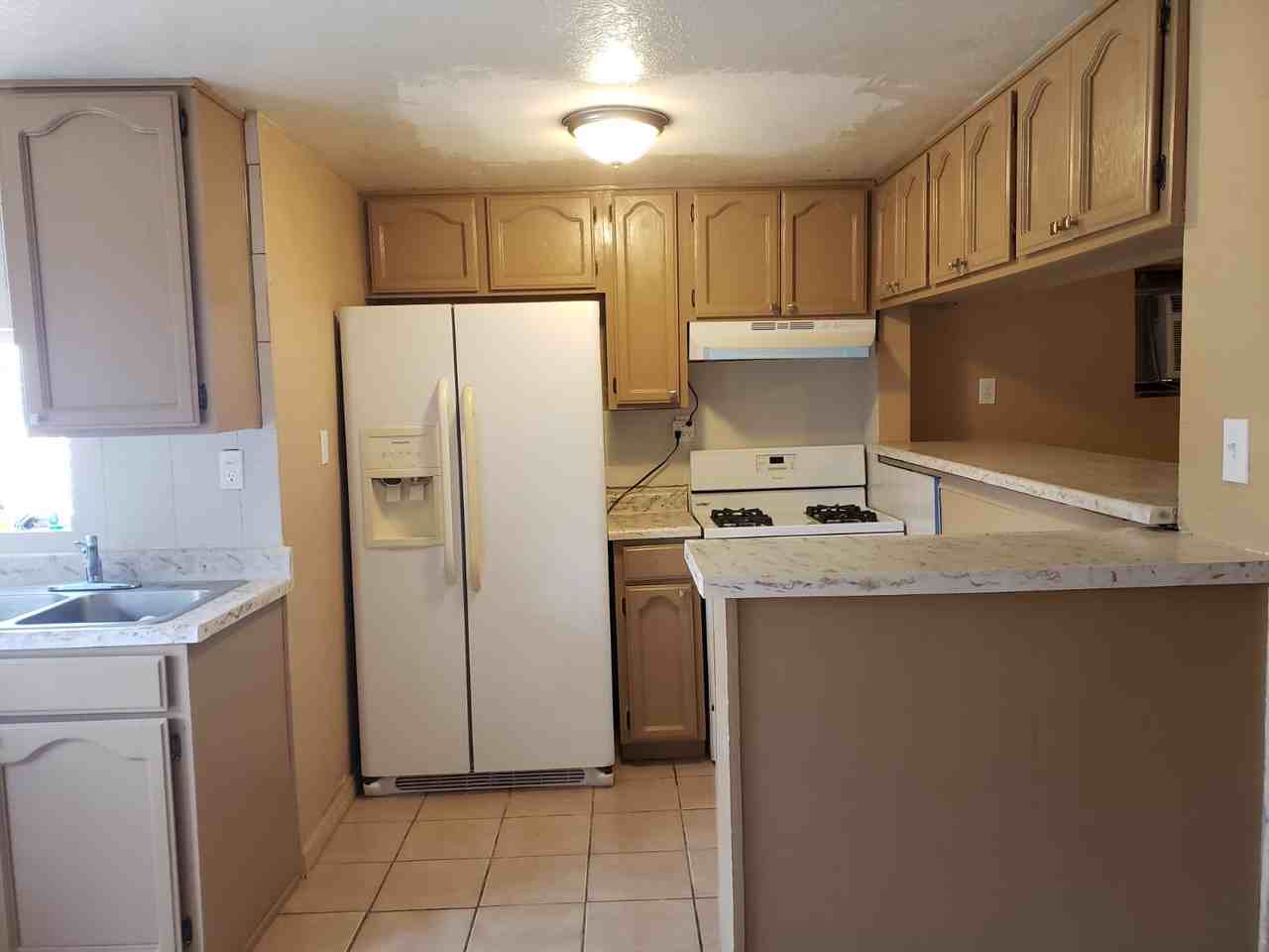 711 E 17th St #NA - Photo 2 of 12