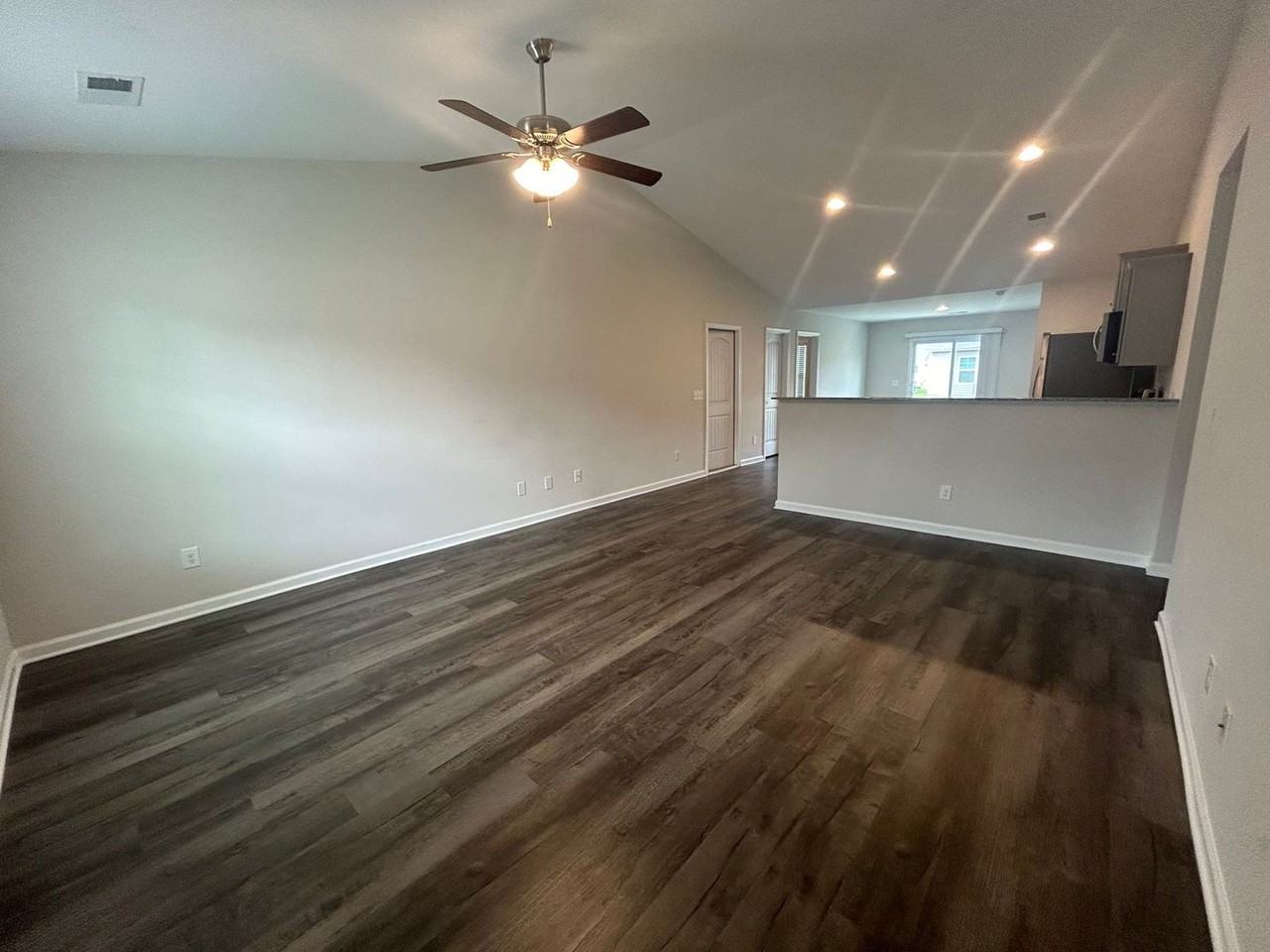 355 Conifer St - Photo 2 of 4
