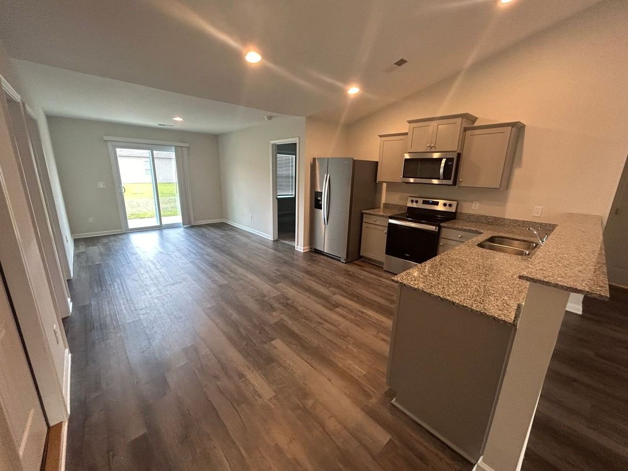 355 Conifer St - Photo 4 of 4