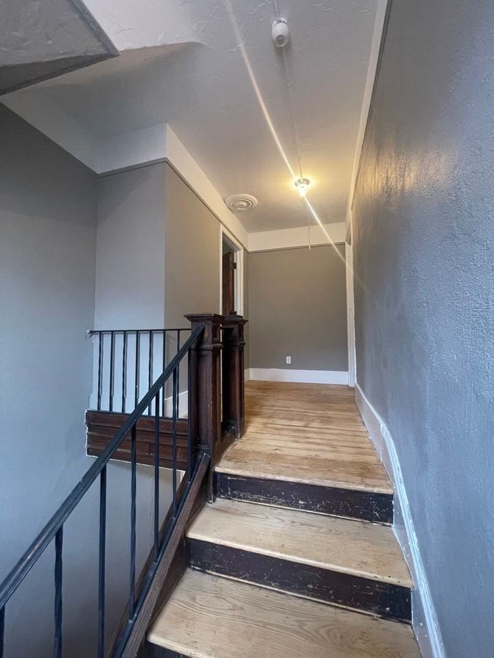 223 E Ferry Street - Photo 5 of 22