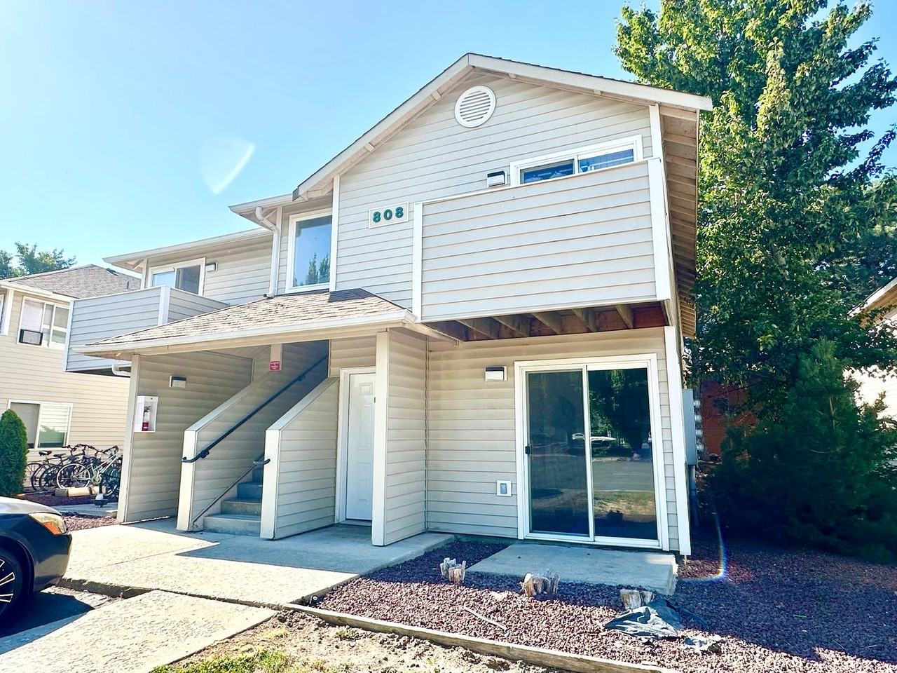 Austin 808 Juniper Apartments 808 E Juniper Ave, Ellensburg, WA