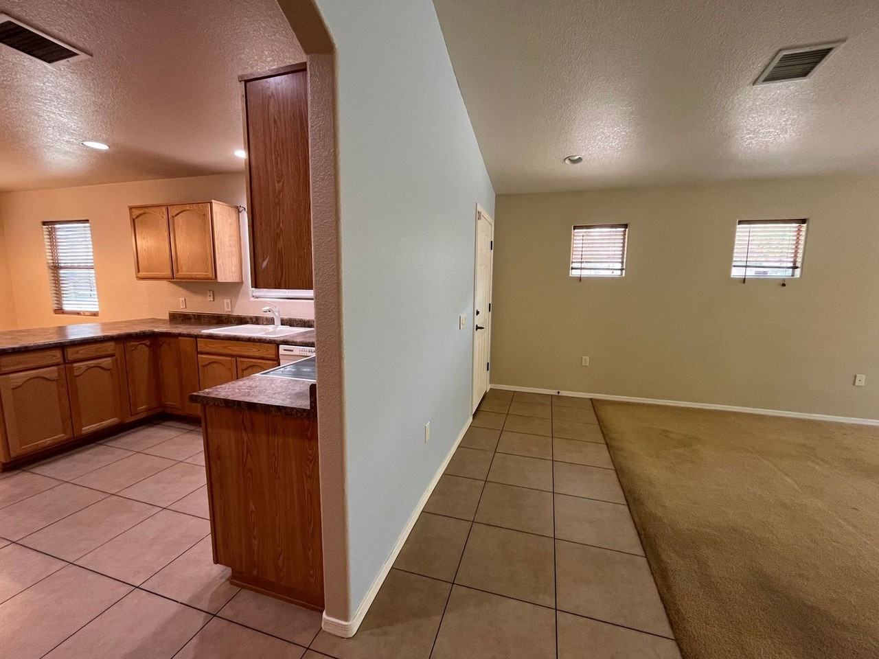 4413 Redwood St - Photo 3 of 15