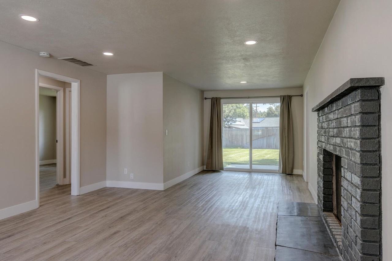 5876 N Streamside Pl - Photo 5 of 26