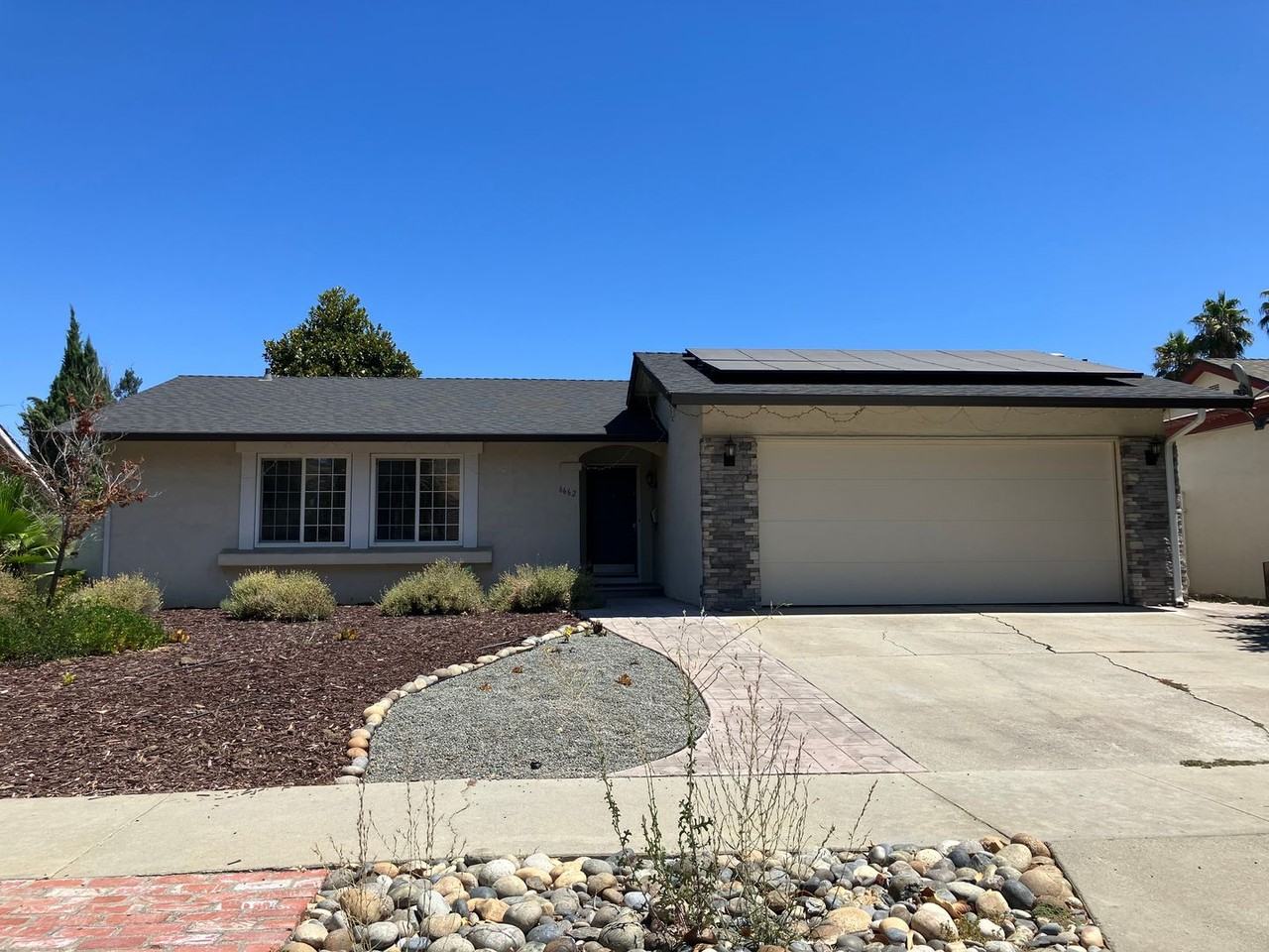 6662 Catamaran St - Photo 2 of 23