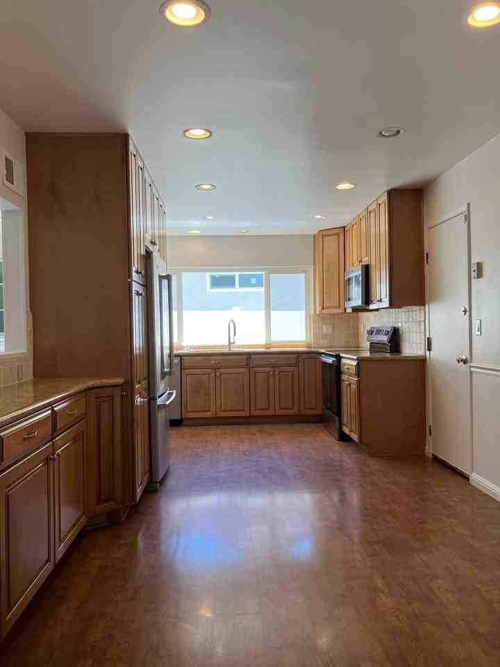 6662 Catamaran St - Photo 3 of 23