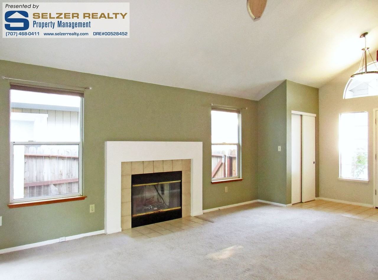 1039 Crystal Bay Ct - Photo 2 of 15