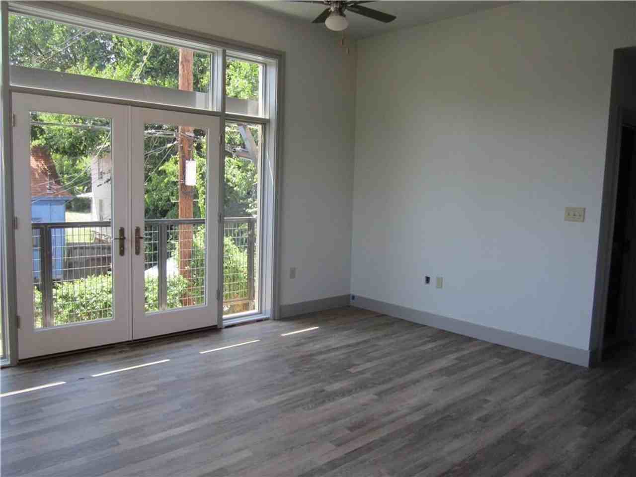 1124 Galveston Ave Apts - Photo 2 of 8
