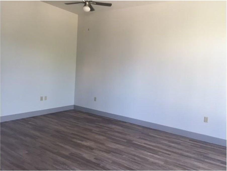 1124 Galveston Ave Apts - Photo 3 of 8