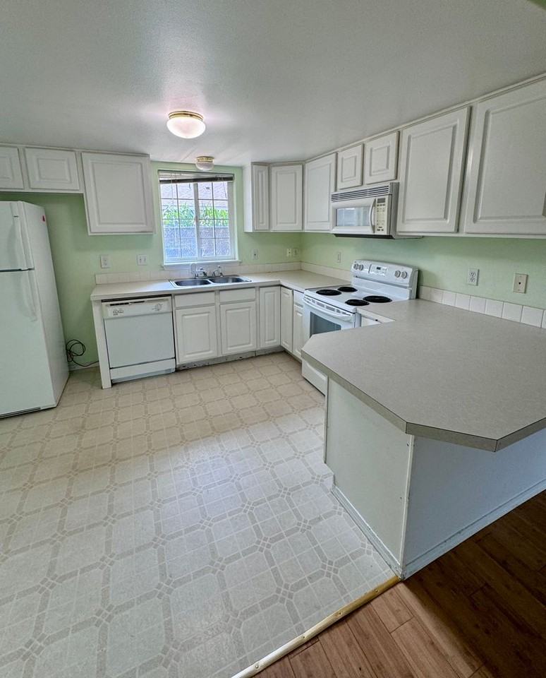 64 Walla Walla St - Photo 3 of 17