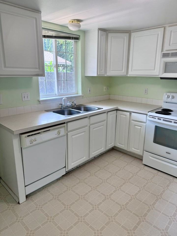 64 Walla Walla St - Photo 2 of 17