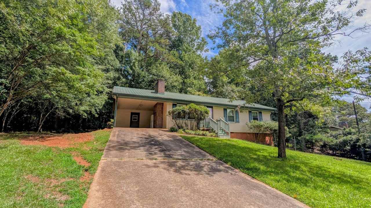 3307 Apache Cir - Photo 2 of 19