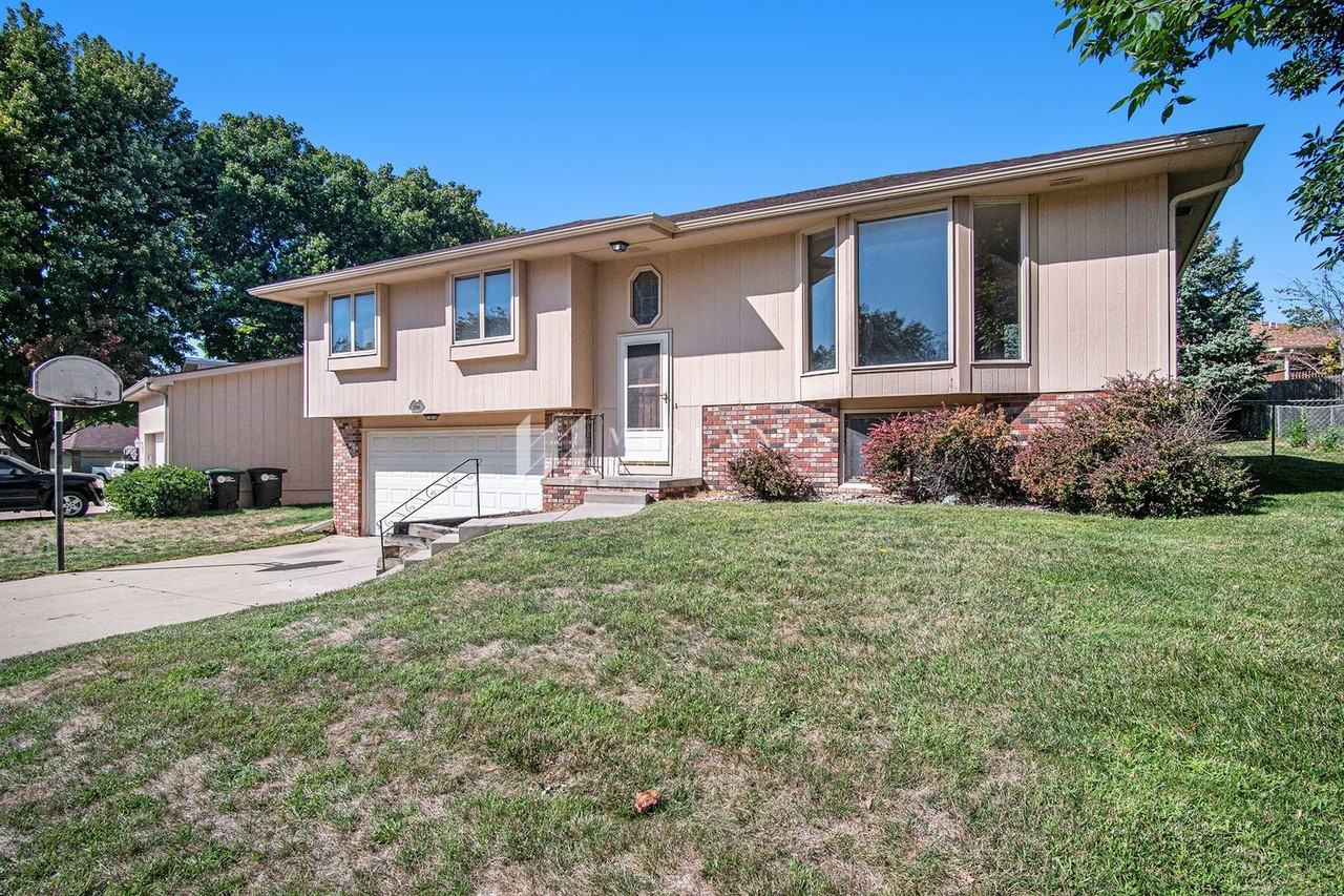 13946 Arbor Cir - Photo 2 of 18