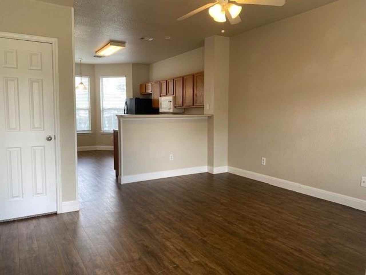 2818 Southampton Way - Photo 2 of 15