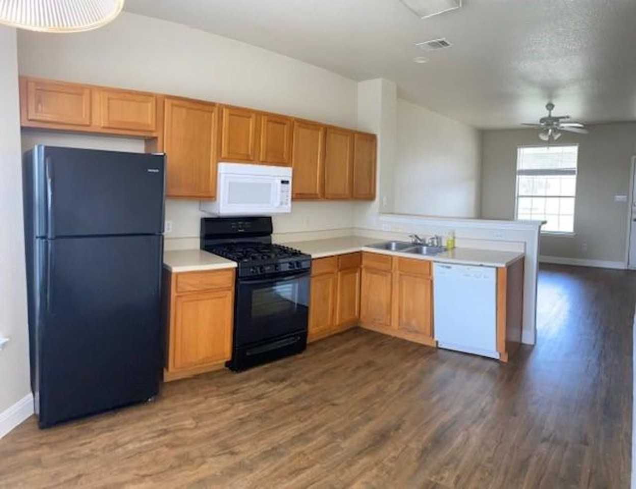 2818 Southampton Way - Photo 5 of 15