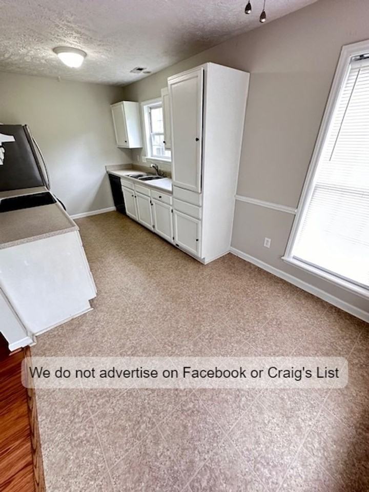 155 Barefoot Rd - Photo 3 of 11