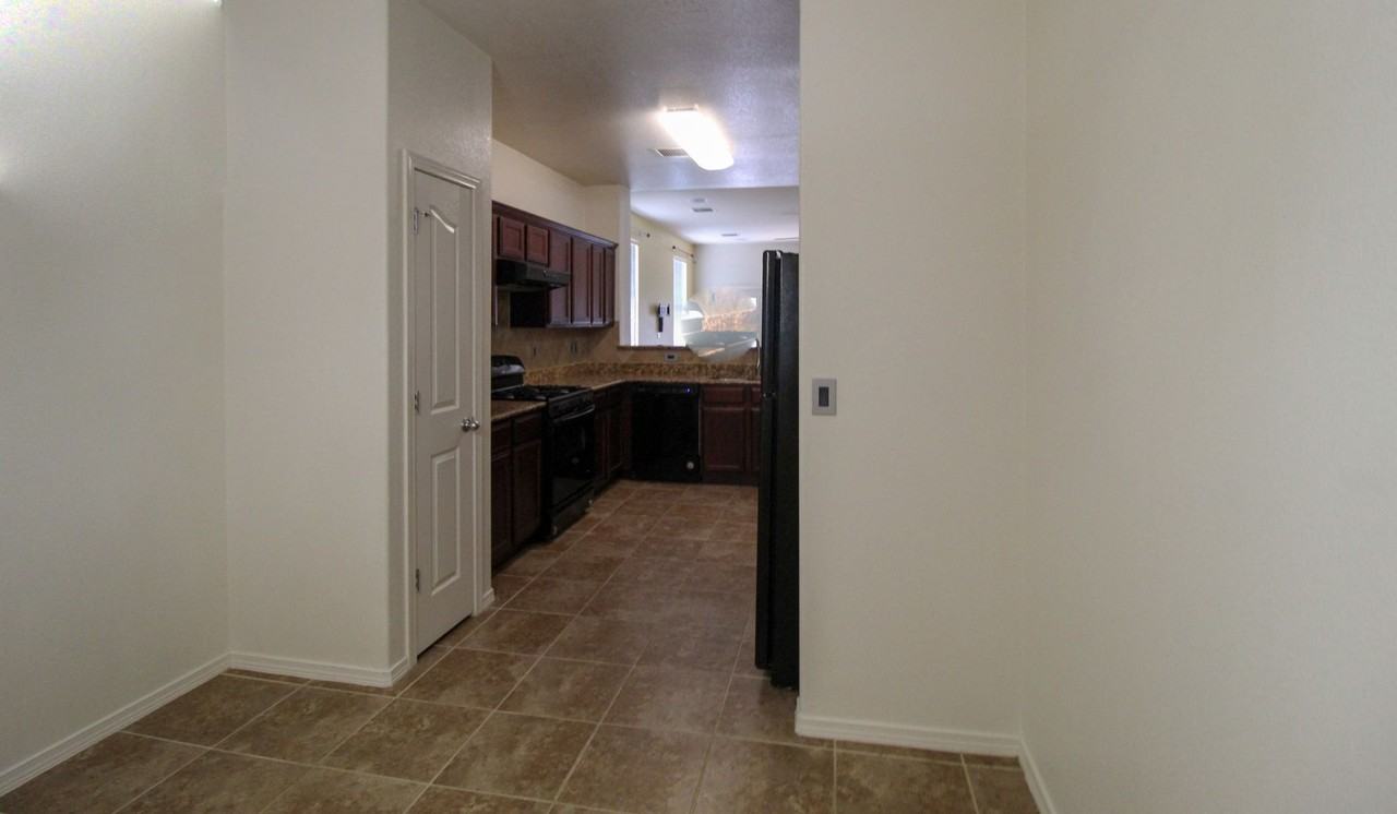 11285 Bullseye St - Photo 4 of 13