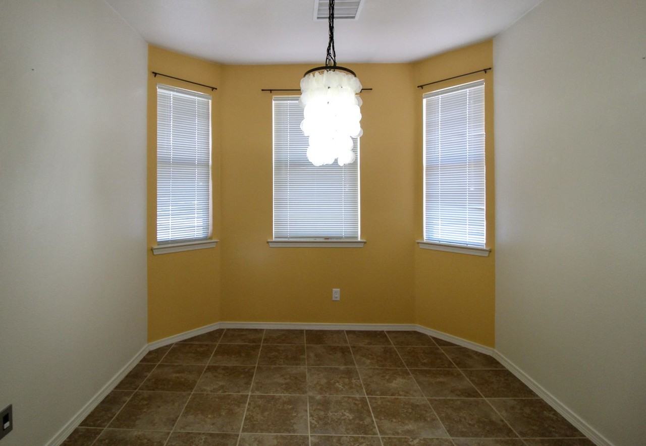 11285 Bullseye St - Photo 3 of 13