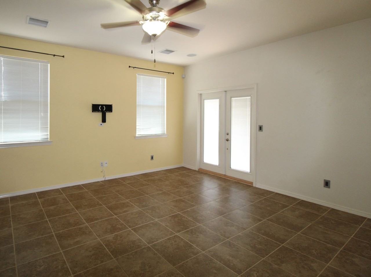 11285 Bullseye St - Photo 5 of 13