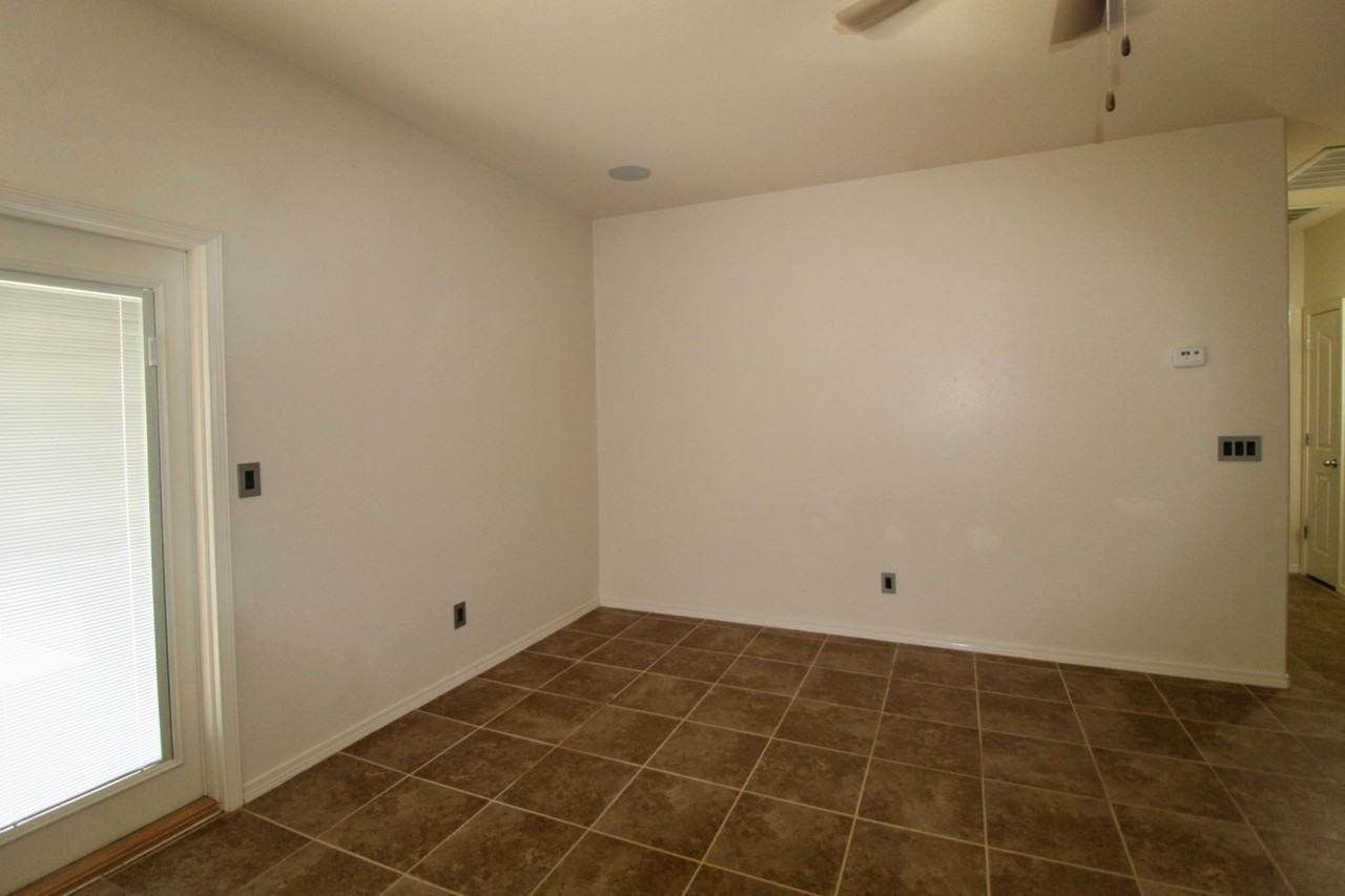 11285 Bullseye St - Photo 6 of 13