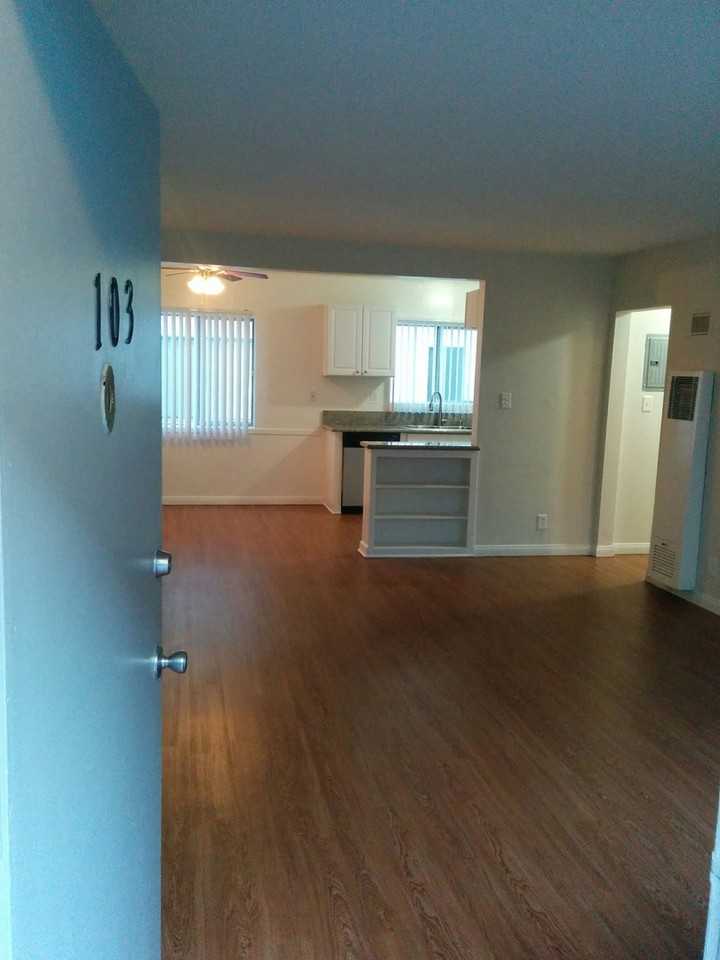 Clark Manor - Photo 7 of 30