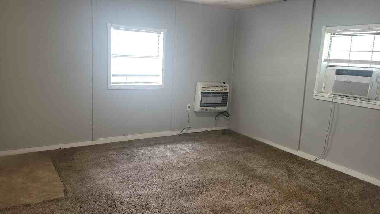 1014 W 3rd St - Photo 2 of 11