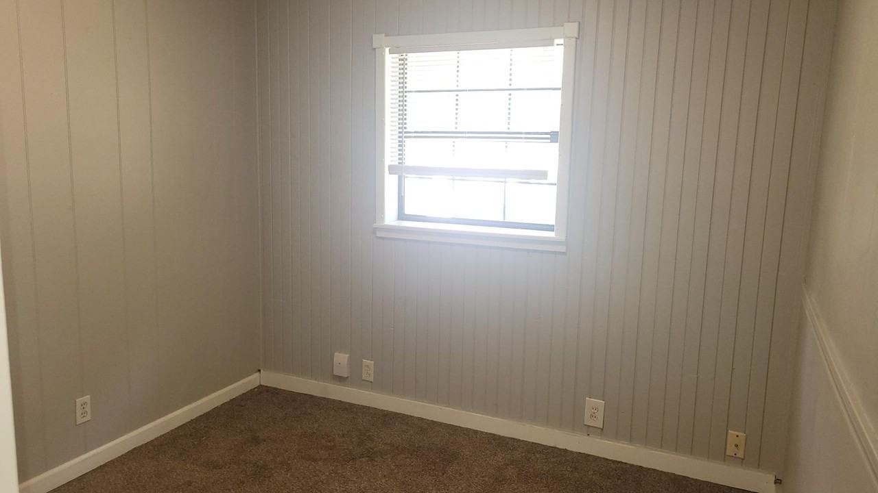 1014 W 3rd St - Photo 5 of 11
