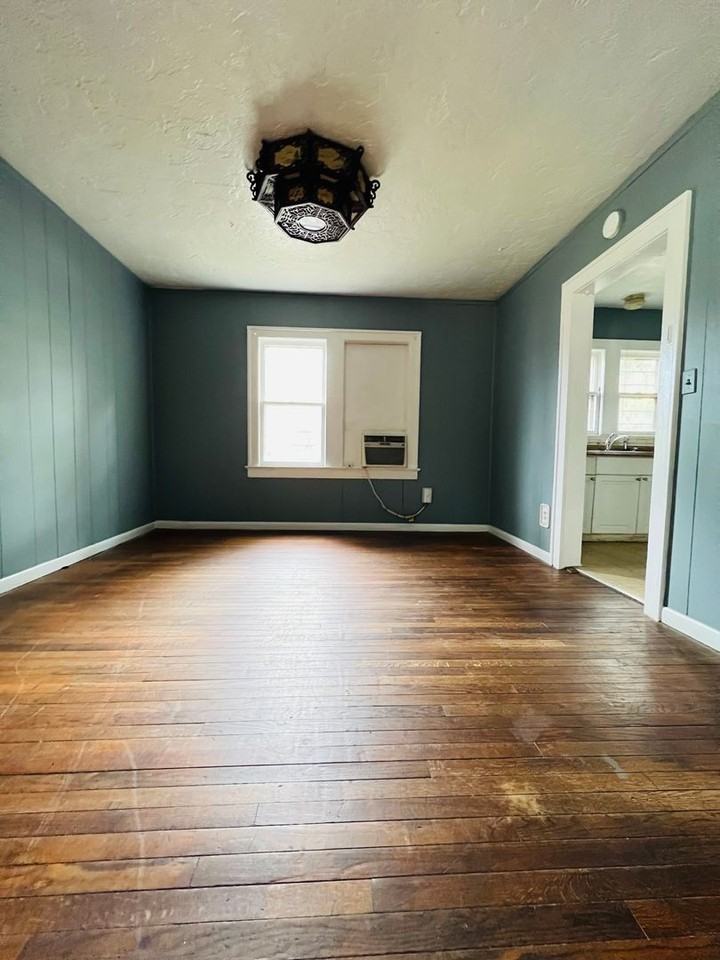 223 Sw 4th Ave - Photo 3 of 14