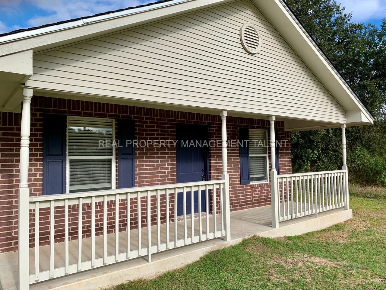 318 N Waco St - Photo 2 of 12