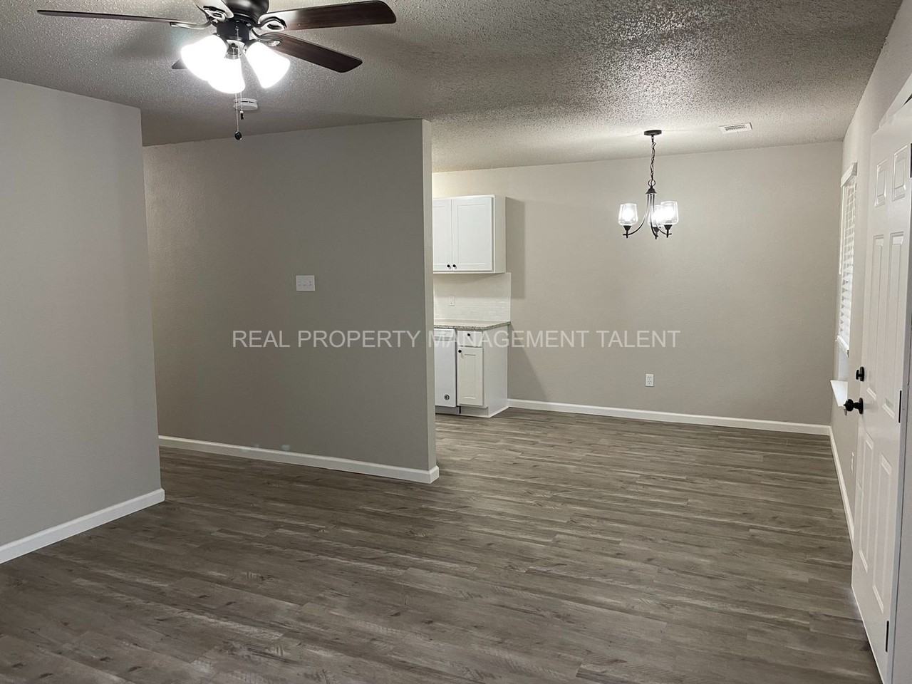 318 N Waco St - Photo 3 of 12