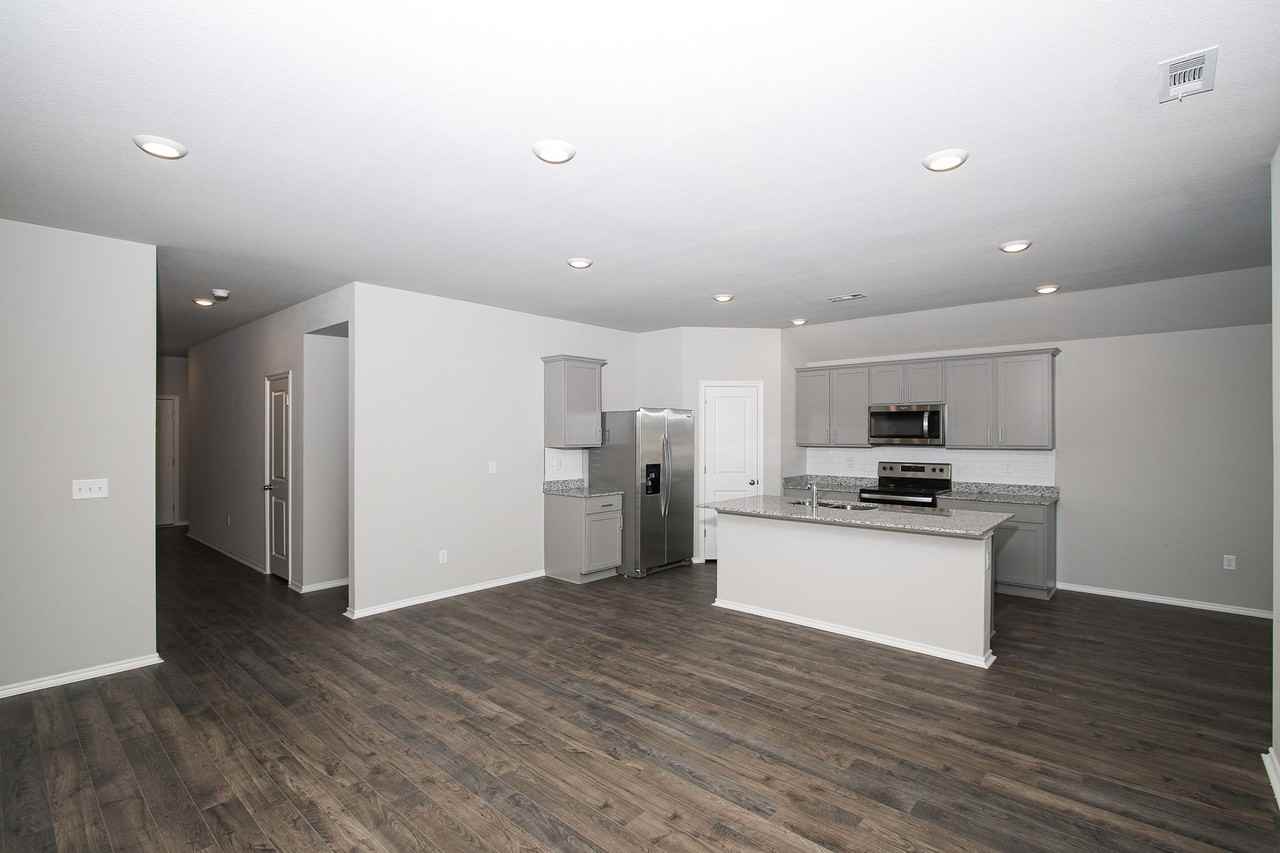 606 Comanche Dr - Photo 4 of 27