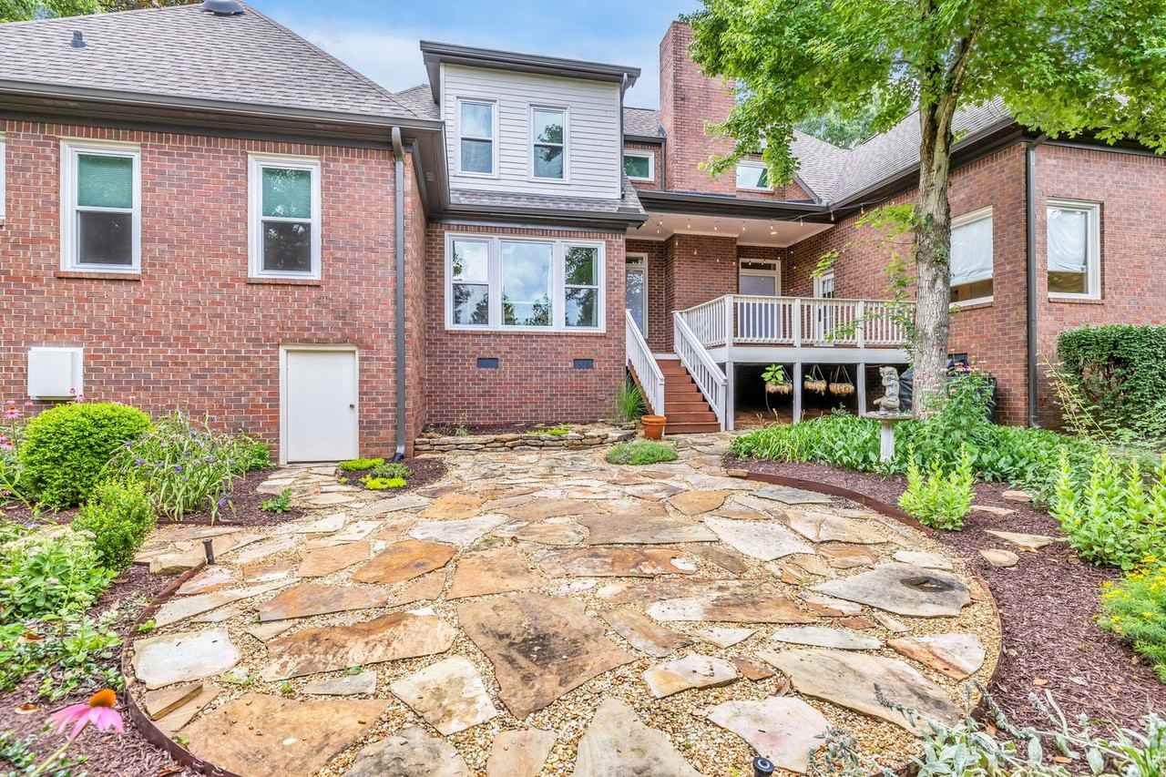 729 Harrow Ln - Photo 5 of 50