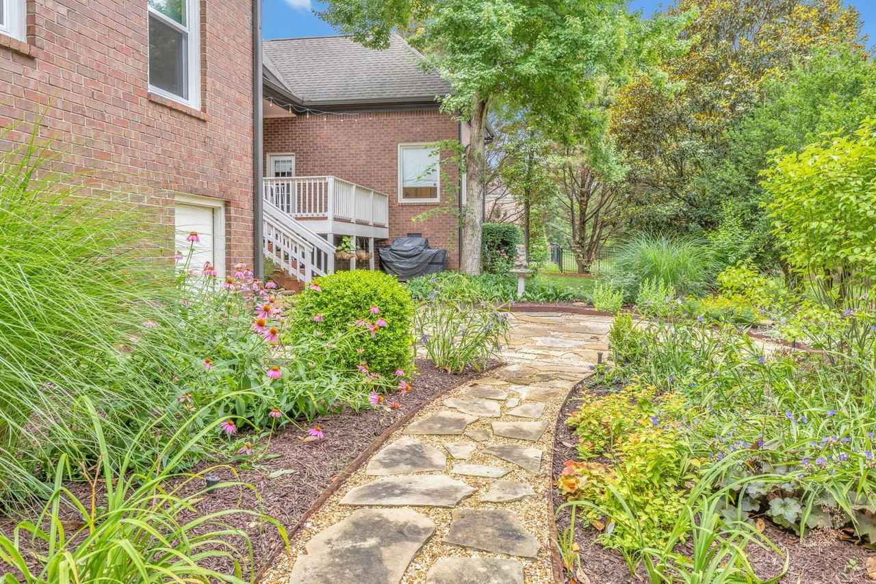 729 Harrow Ln - Photo 6 of 50