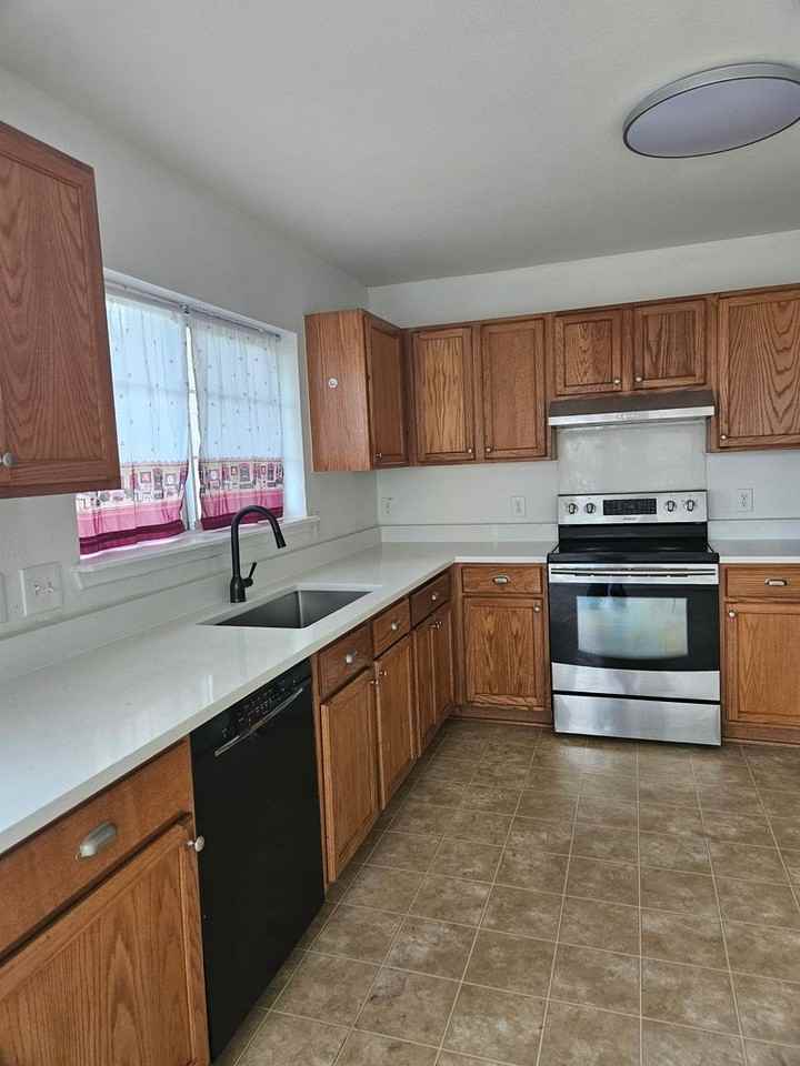 13400 Coomes Dr - Photo 3 of 34