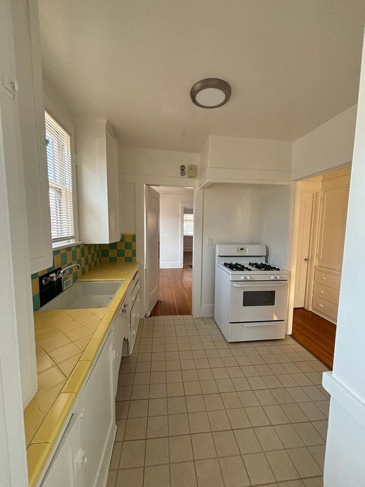 1693 - Photo 3 of 29