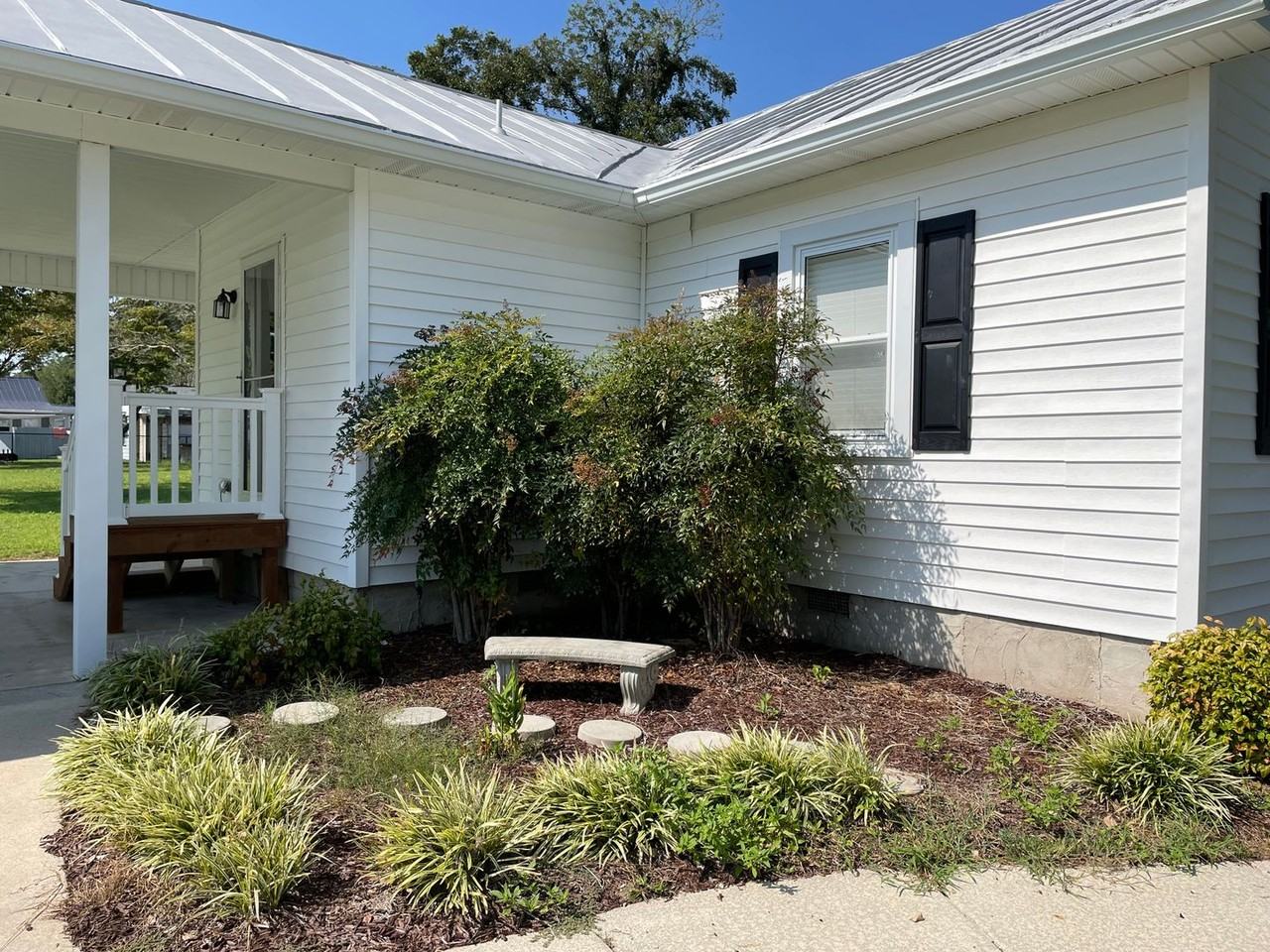 303 Pollock St - Photo 2 of 20