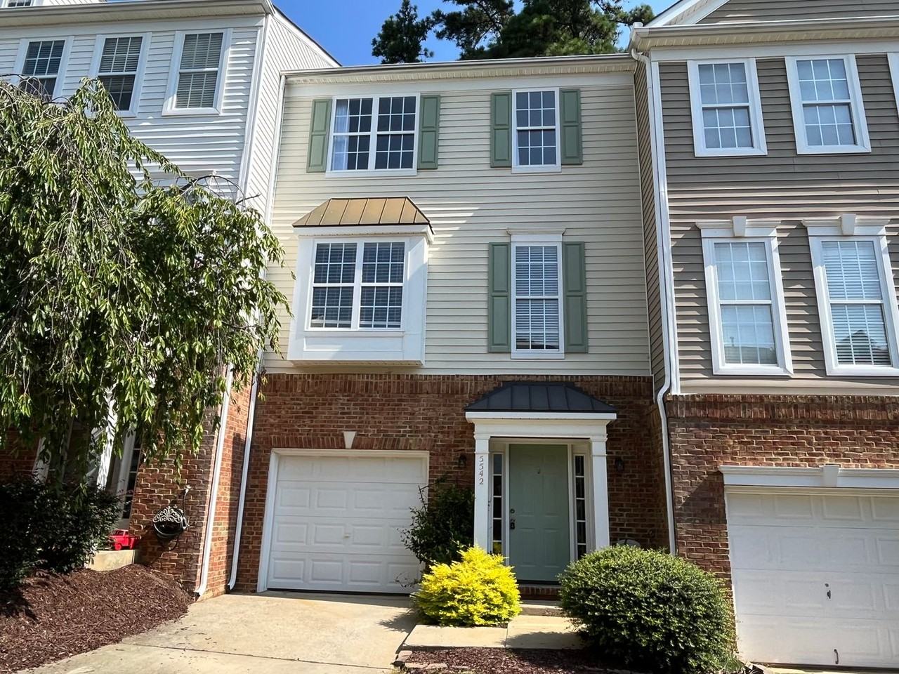 5542 Red Robin Rd - Photo 2 of 26