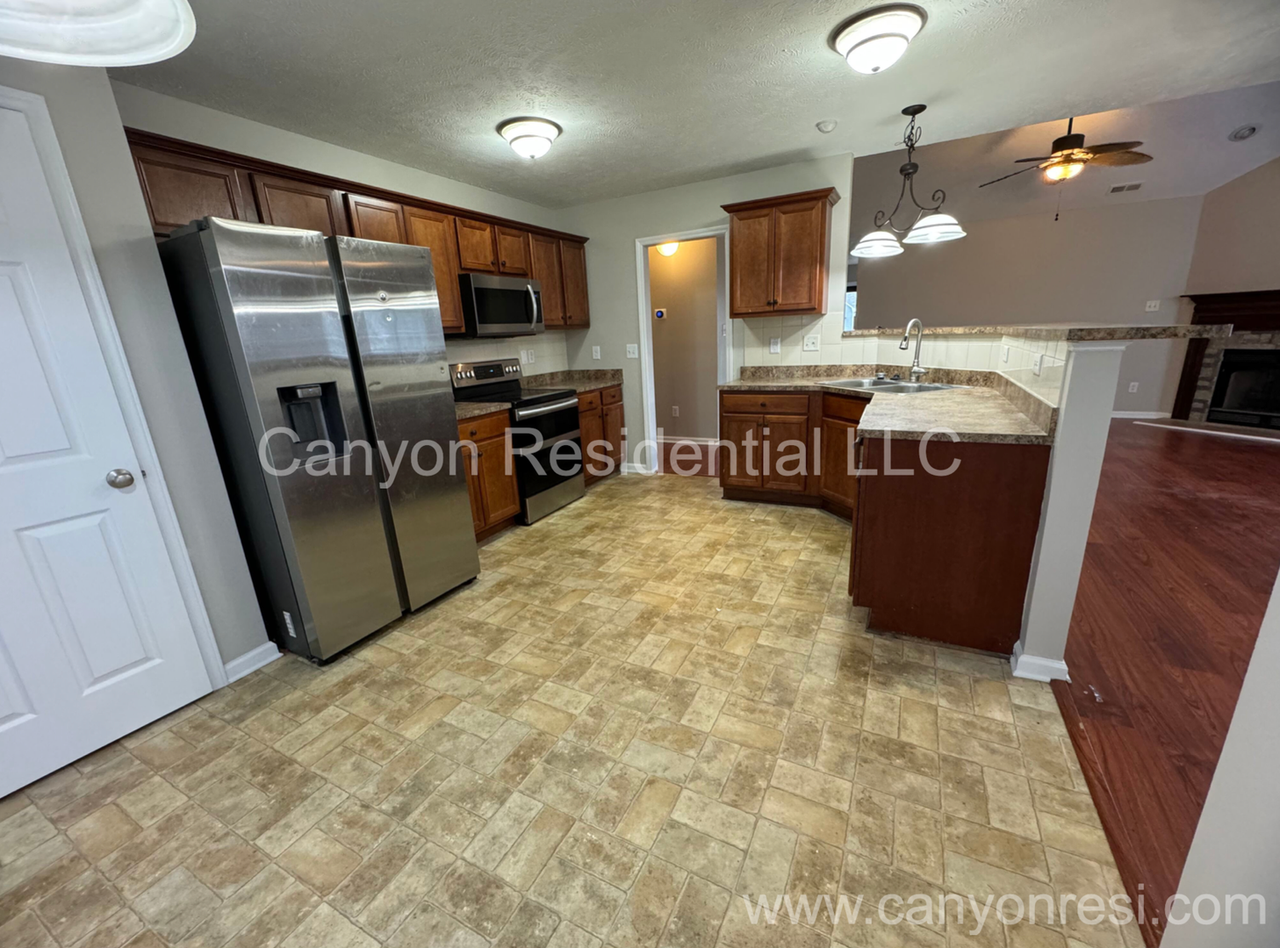 111 Cottonfield Ct - Photo 3 of 13