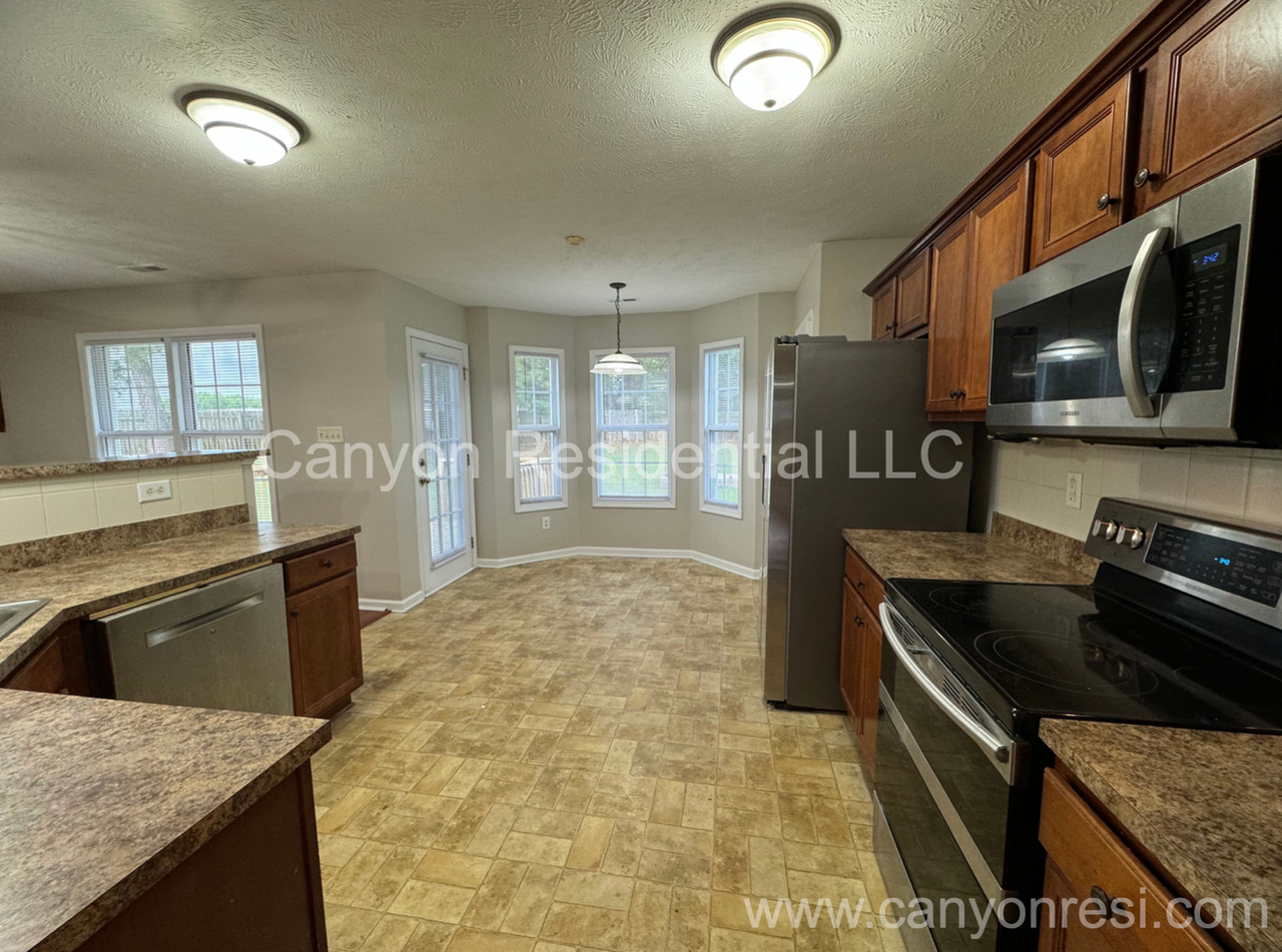 111 Cottonfield Ct - Photo 4 of 13