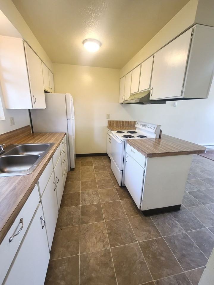 915 N 32nd St - Photo 4 of 13
