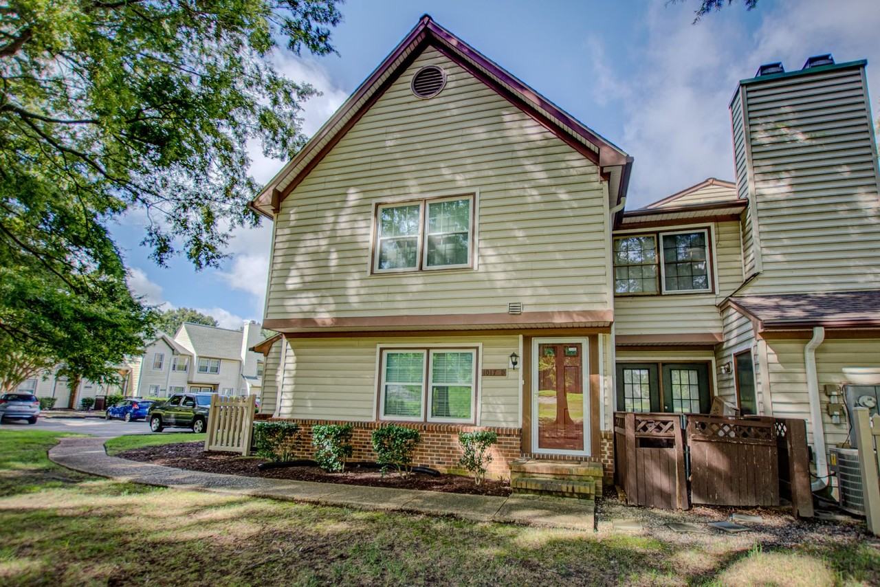 1017 Saint Andrews Way #D - Photo 3 of 37