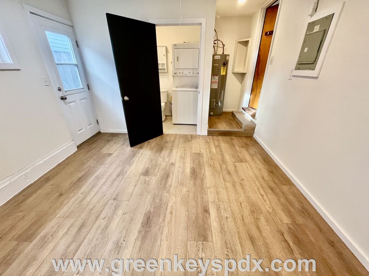 8045 Se Henderson St - Photo 3 of 35