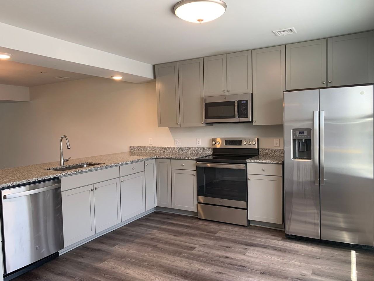 142 Delano Dr - Photo 3 of 41