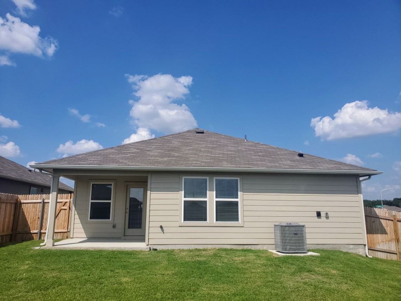 325 Darwin Pl - Photo 4 of 35
