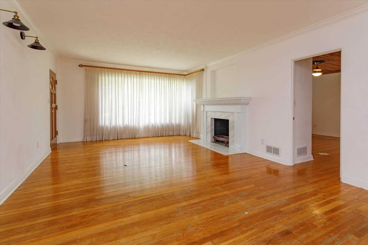 1235 Ayrshire St - Photo 2 of 20