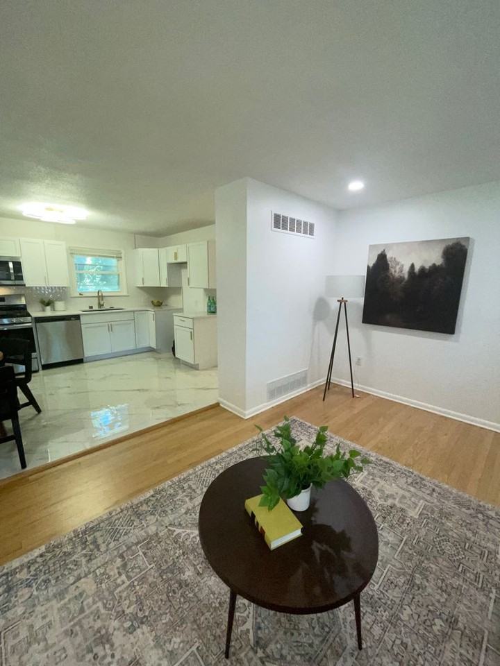 110 N Crescent Ave - Photo 3 of 15