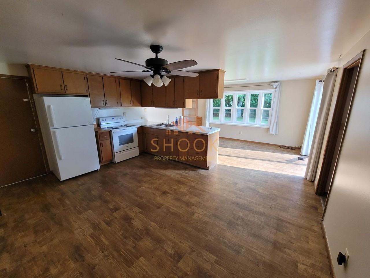 3776 Amherst Dr - Photo 4 of 15