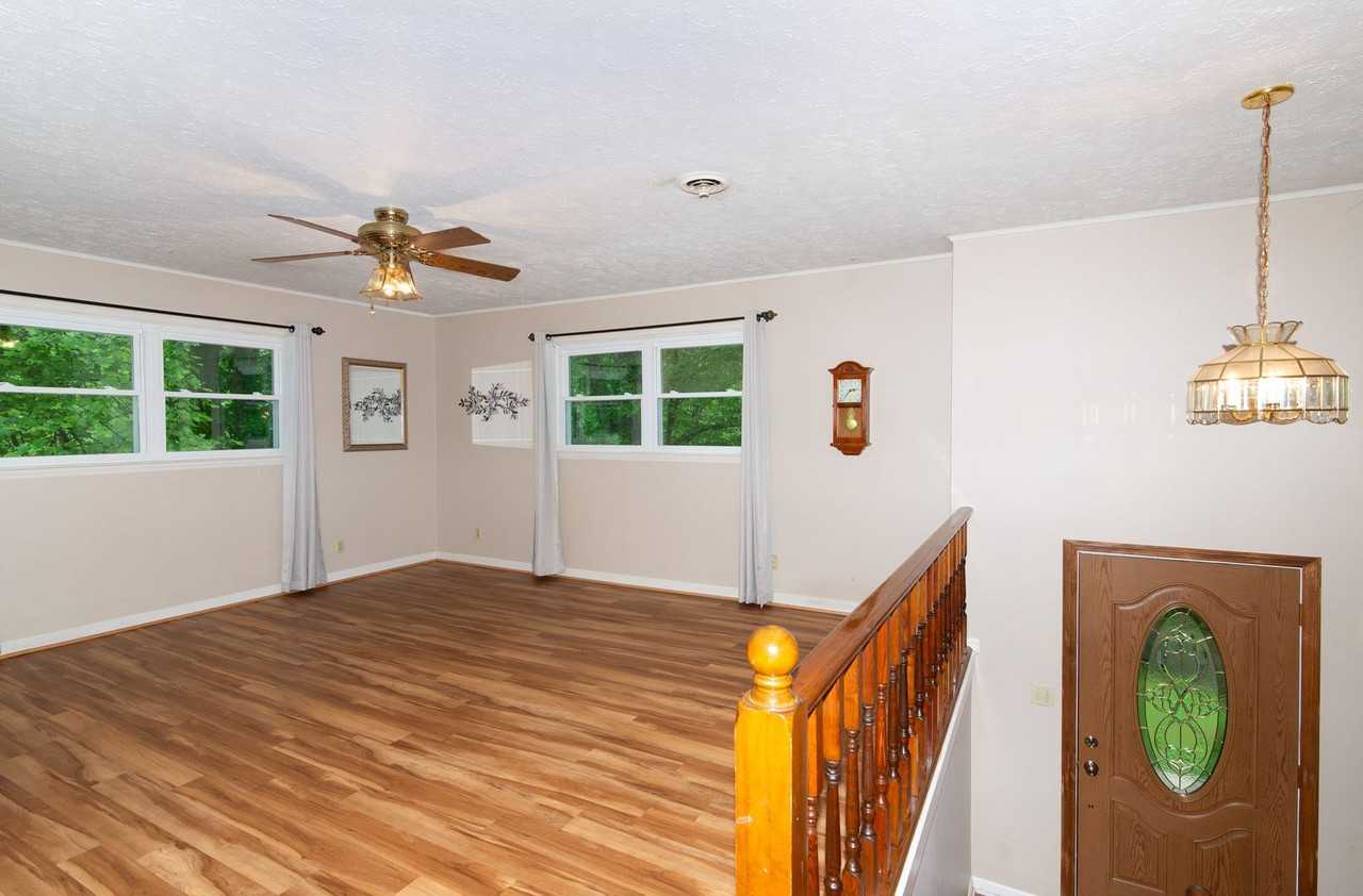 220 Frosty Ridge Rd - Photo 3 of 10