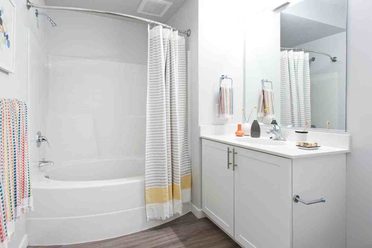 327 E Rose St - Photo 2 of 42