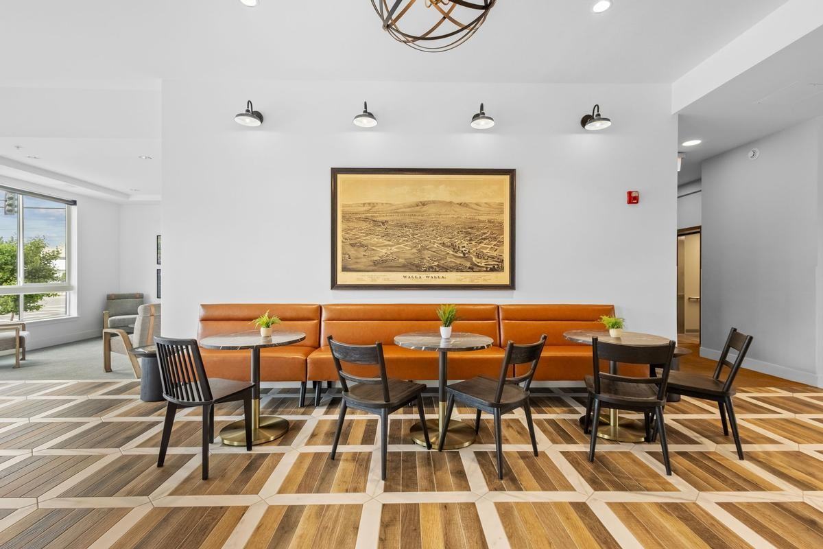 327 E Rose St - Photo 5 of 42