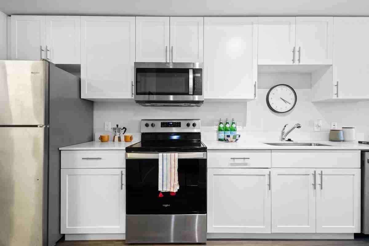 327 E Rose St - Photo 4 of 42